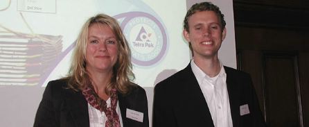 Eva Axelsson, milj�chef for Tetra Pak i Norden og Baltikum, og Kristian Jelse, IVL Svenska Milj�institutet